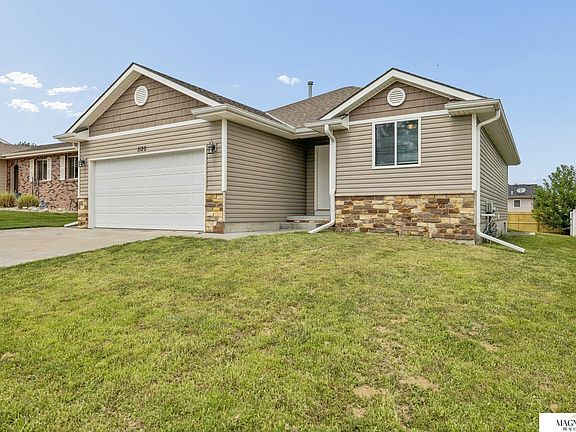 3rd image of 1120 Geranium Dr