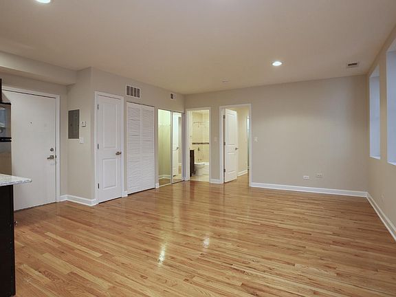 3rd image of 4759 N Maplewood Ave APT 202