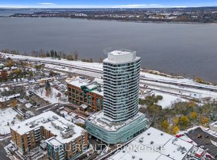 485 Richmond Rd #910, Ottawa, ON K2A3W9