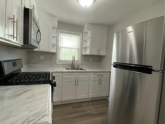 2nd image of 3422 Raymond Dr Unit 4