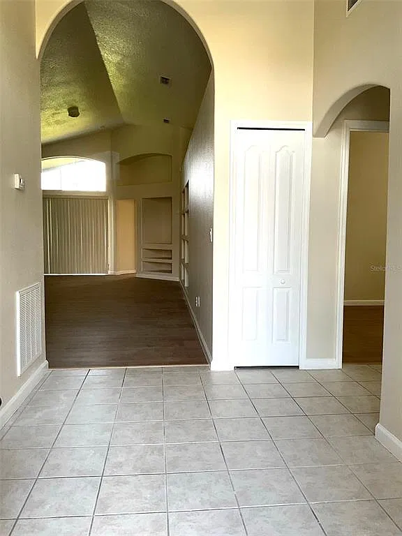 3 bed, 2.0 bath, 1726 sqft, $2,175 — Photo 2
