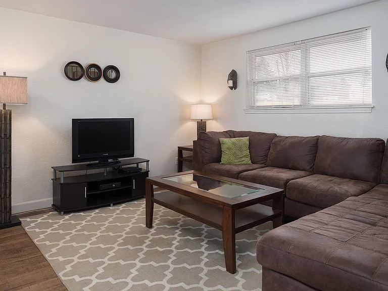 Green Door Apartments — Photo 117