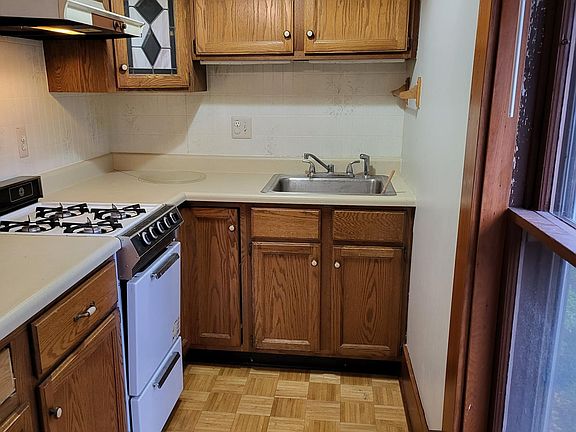 2nd image of 316 Antrim St