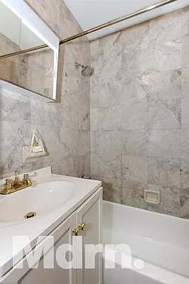 Rented by Mdrn Residential | media 35