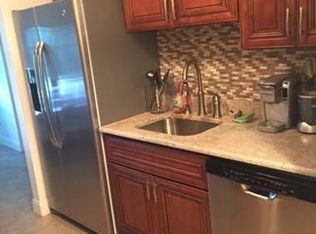 165C Overlook Ct, Woodbridge, NJ 07095