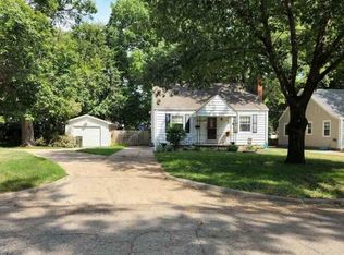 1828 SW Randolph Ave, Topeka, KS 66604