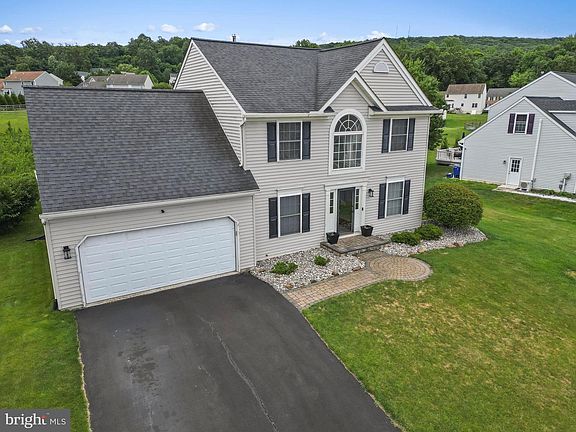 3rd image of 30 Pennwood Dr