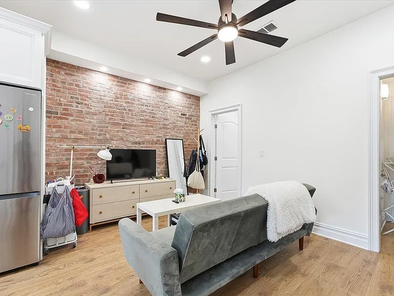 155 Grand St #2 — Photo 3