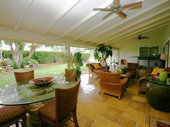 Spacious entertainment lanai