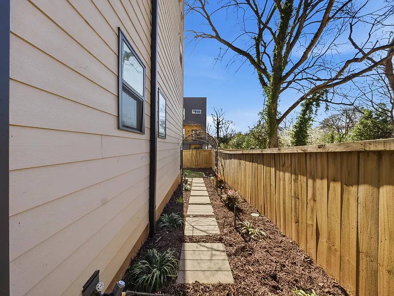 1602 Julia Maulden Pl — Photo 39