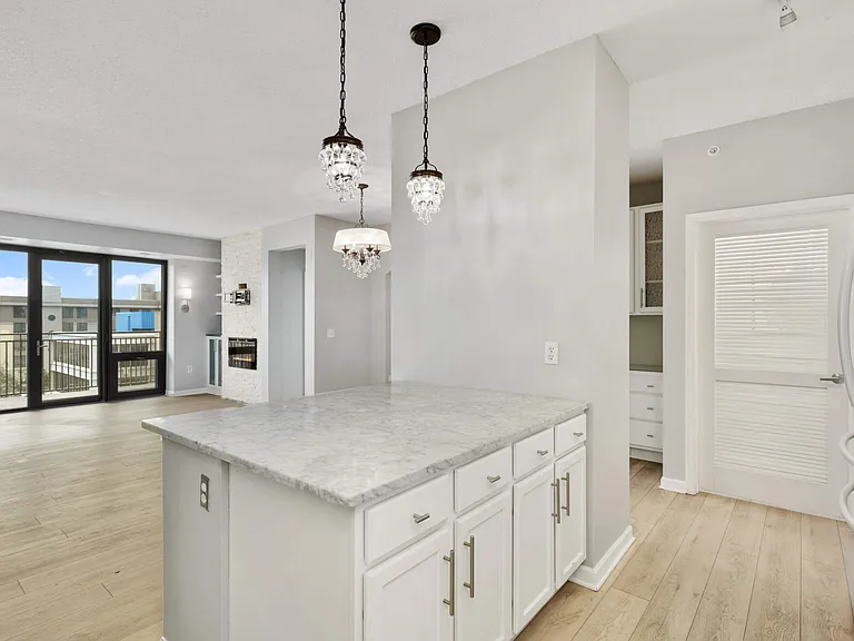 500 E Grant St — Photo 14