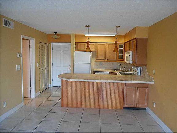 4th image of 2400 Ocean Dr #5522