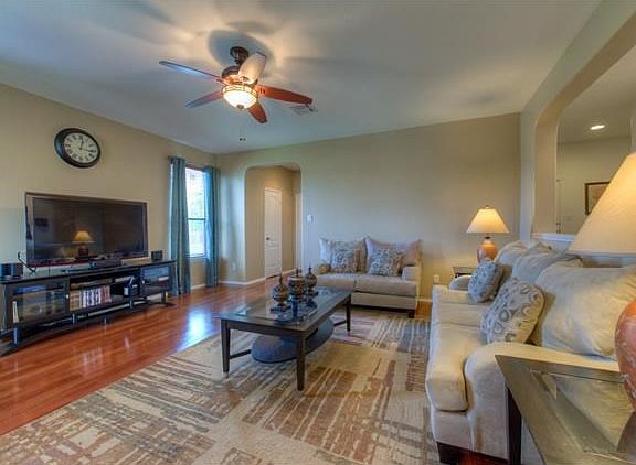 Super large family room with exceptional layout