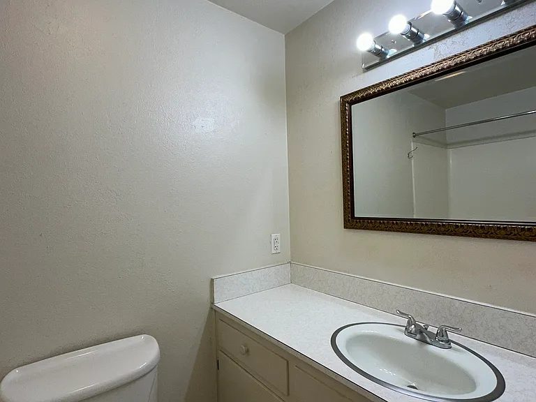 46 N Stewart St #F — Photo 8