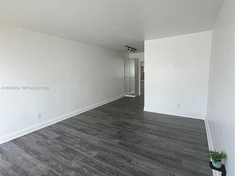 7720 Harding Ave #9 — Photo 6