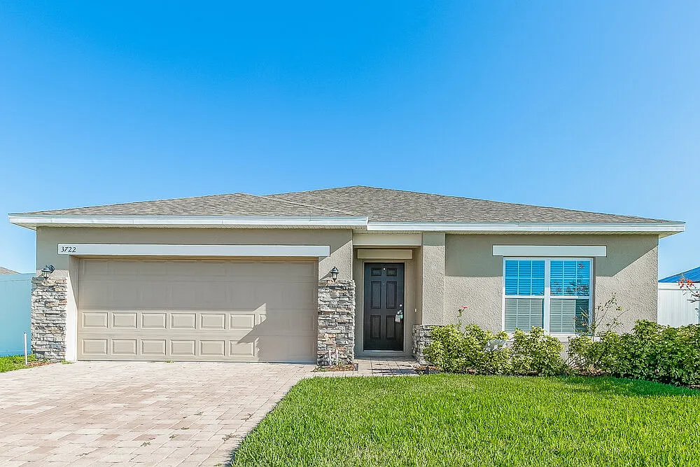 3 bed, 2.0 bath, 1684 sqft, $2,335 — Photo 1
