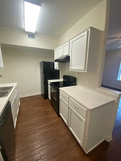 Elkwood Apartments - 12 — Photo 3