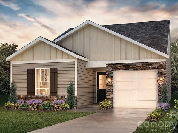 663 13th Avenue Dr NE, Hickory, NC 28601