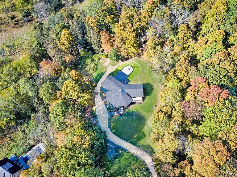 568 Oak Summit Rd — Photo 2