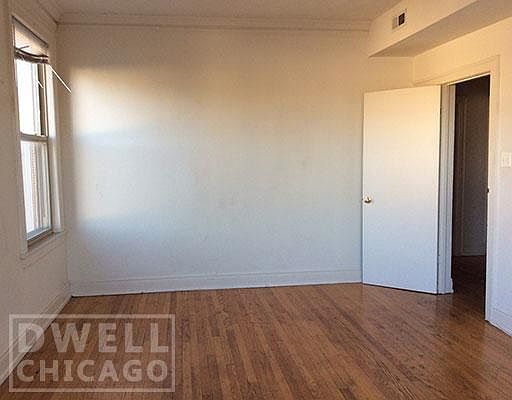 3rd image of 2203 W Montrose Ave #3BR
