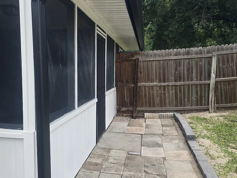 818 Sleepy Harbour Dr — Photo 6
