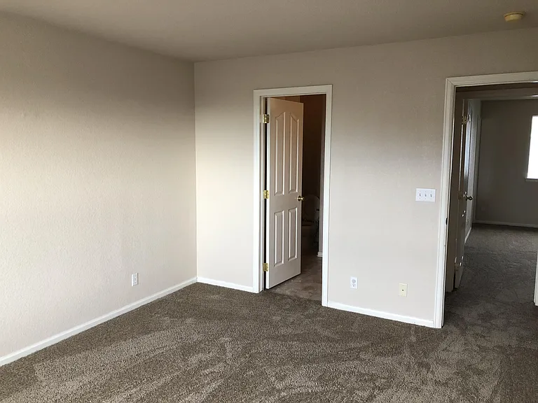 18818 E 58th Ave — Photo 11