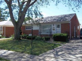 24873 Raven Ave, Eastpointe, MI 48021