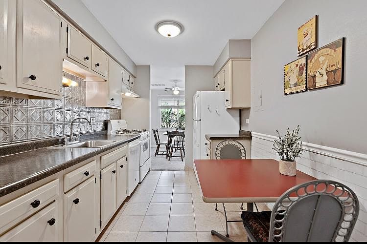 1st image of 3108 Roberts Dr APT 4