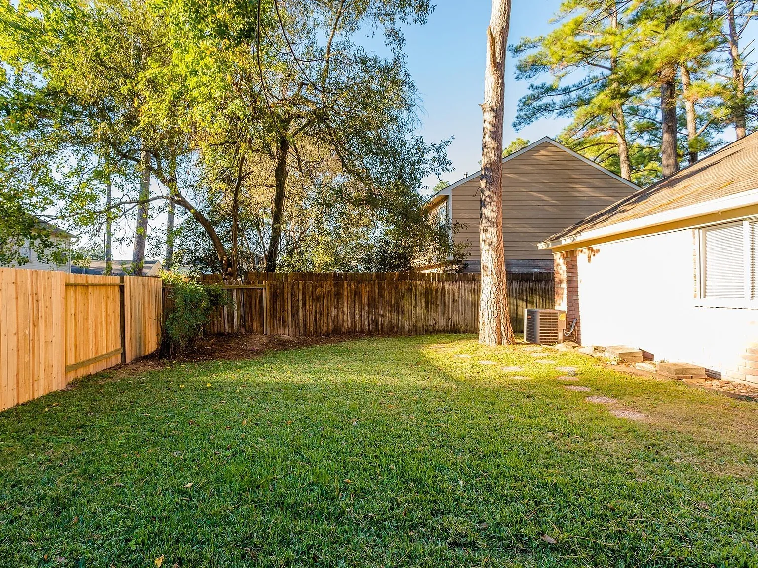 3 bed, 2.0 bath, 1808 sqft, $1,875 — Photo 3