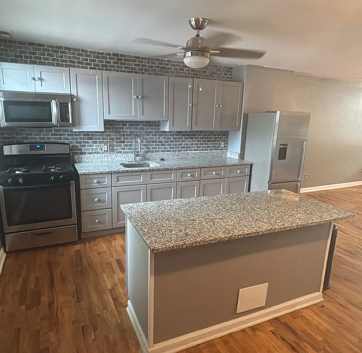 1 bed, 1.5 bath, $700 — Photo 1