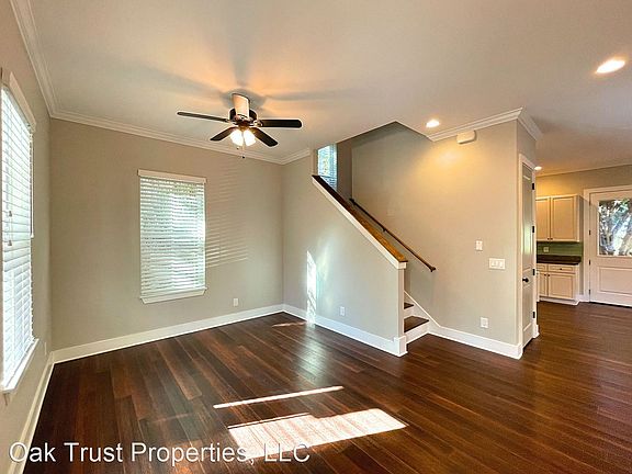 5th image of 4667 Oakwood Ave