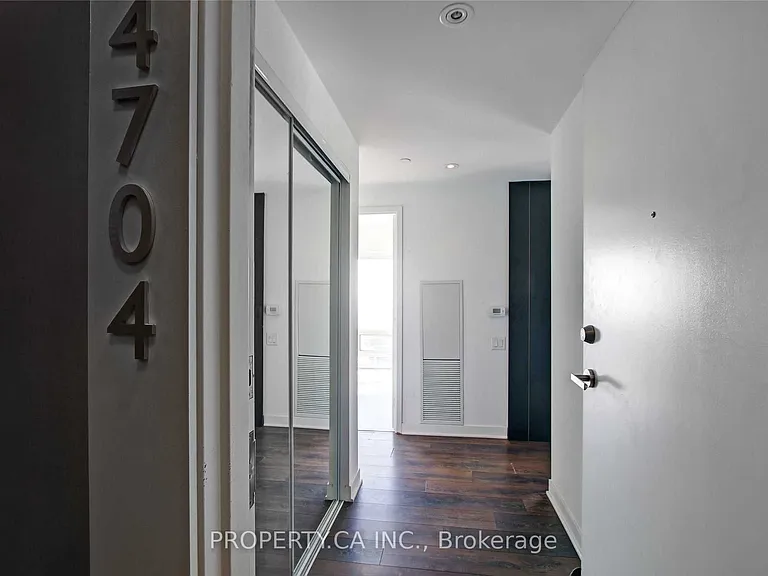 15 Grenville St #4704 — Photo 3