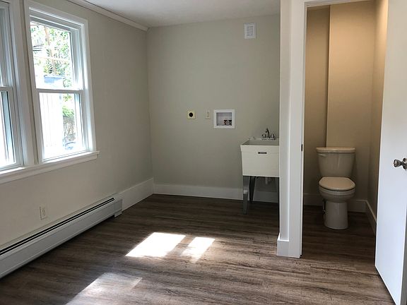 Laundry room with 1/2 Bathroom
