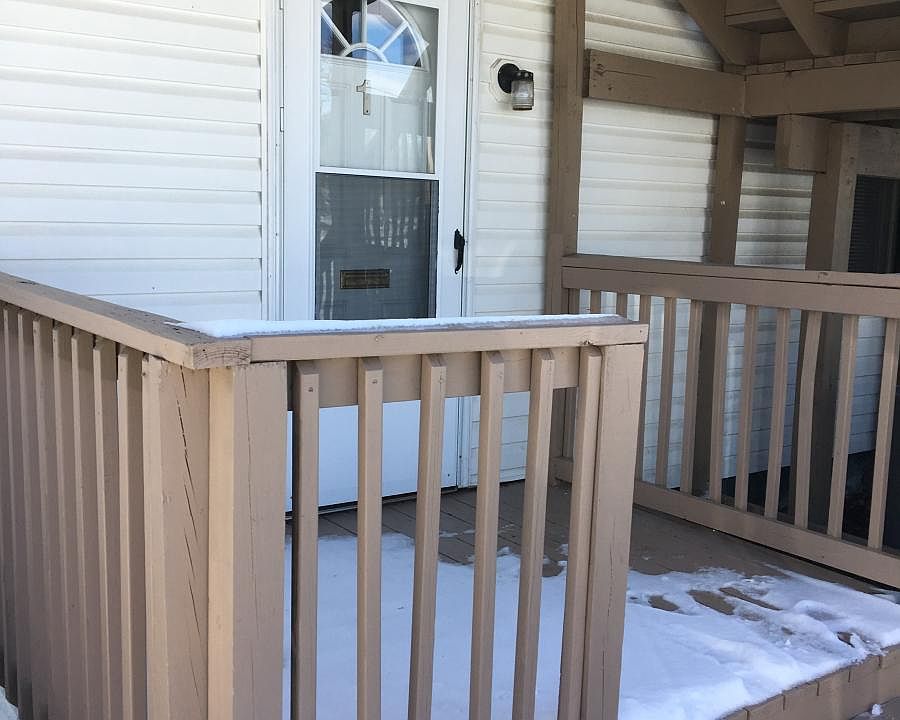 Great private front porch!