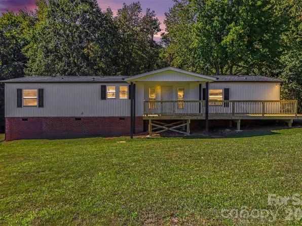 3560 New Potato Dr, Kannapolis, NC 28083