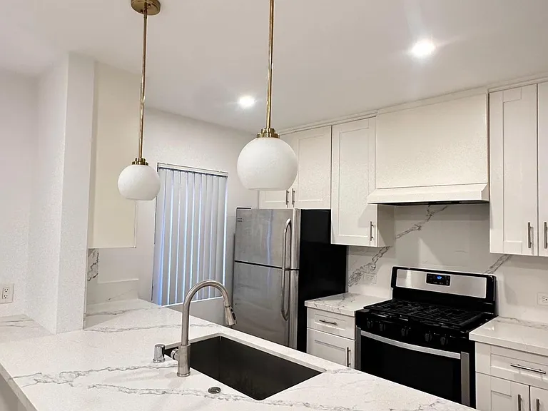 1638 Granville Ave #2 — Photo 14