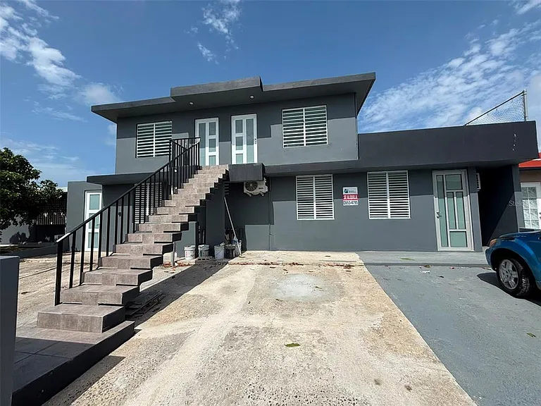 18-6 Street Sabana Gdns #18 — Photo 2