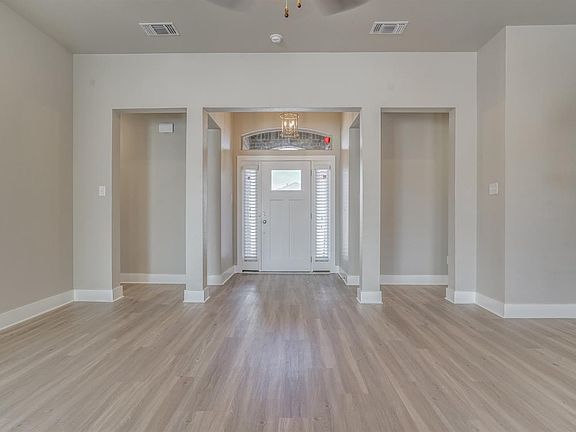 3rd image of 10102 Avenue W