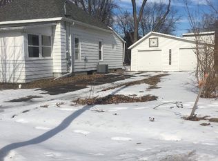 806 W 8th St, Sterling, IL 61081