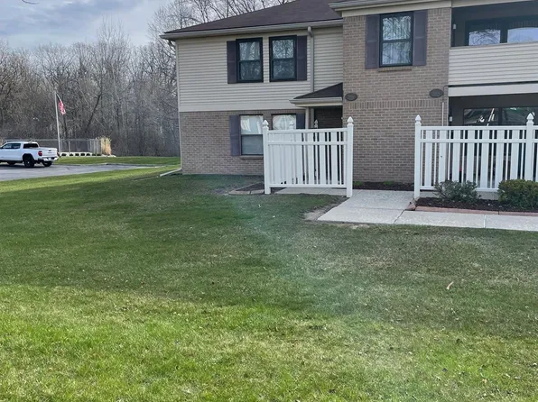 19556 Northridge Dr #22, Northville, MI 48167