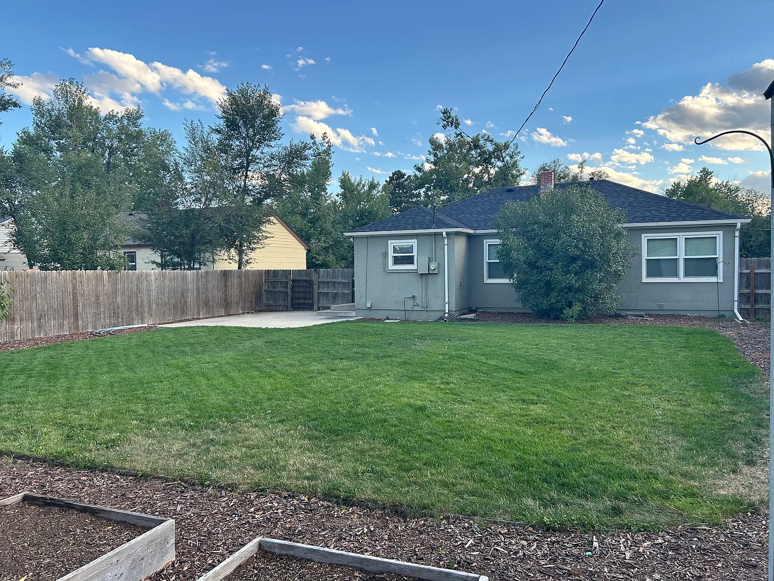 3 bed, 1047 sqft, $2,100 — Photo 4