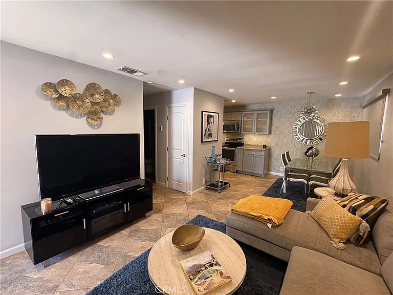 510 N Villa Ct — Photo 19