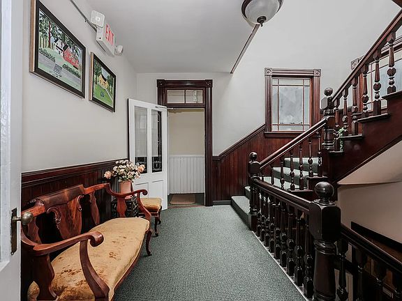 4th image of 97 Bridge St #1