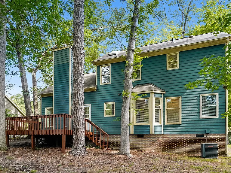 1011 Laurens Way — Photo 17