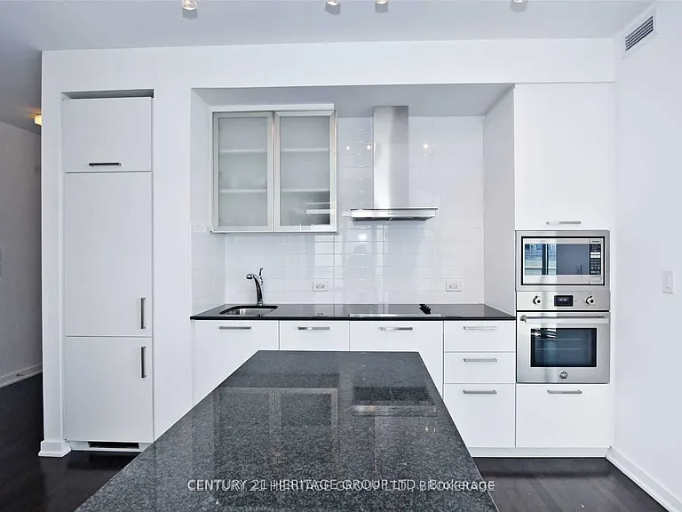 12 York St #5202 — Photo 9