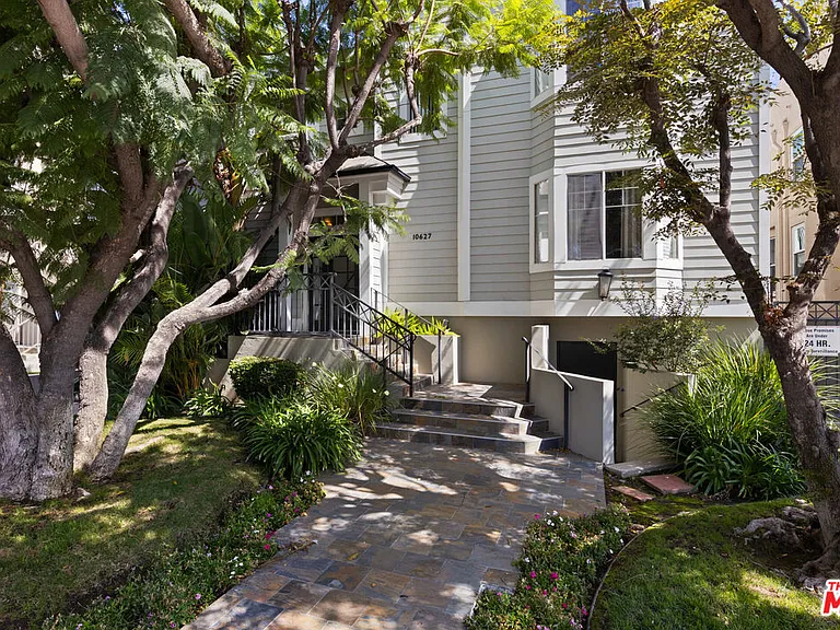 10627 Moorpark St #8 — Photo 2
