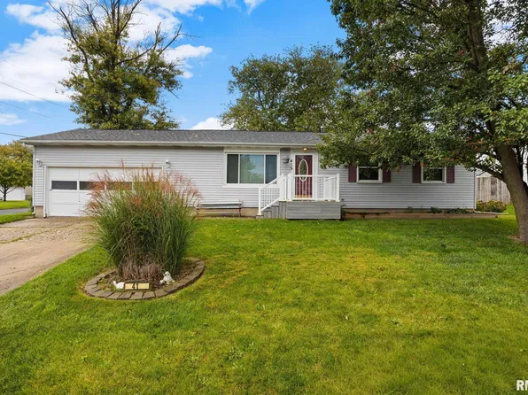 415 E Almond Dr, Washington, IL 61571