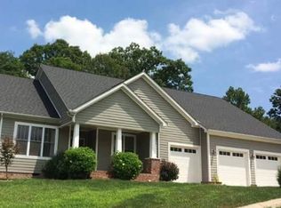 61 Hyde Park Rd, Winfield, WV 25213