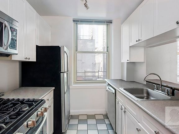 3rd image of 88 Greenwich St APT 509