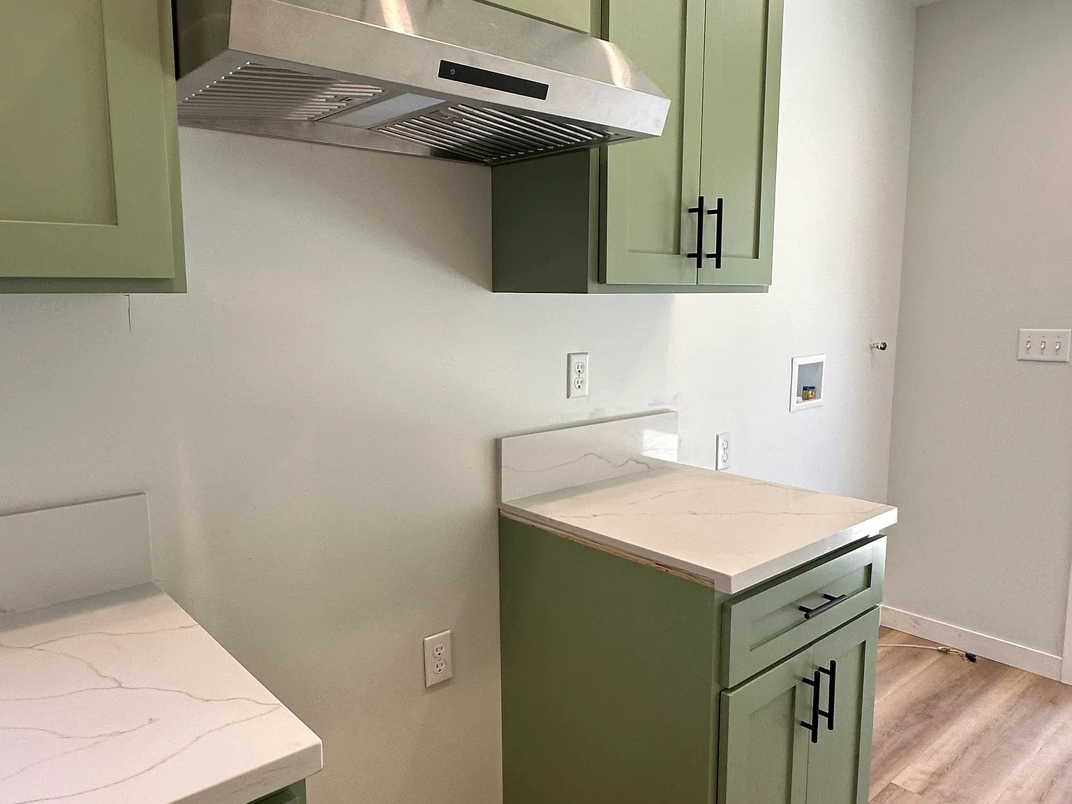 3 bed, 1100 sqft, $4,000 — Photo 2